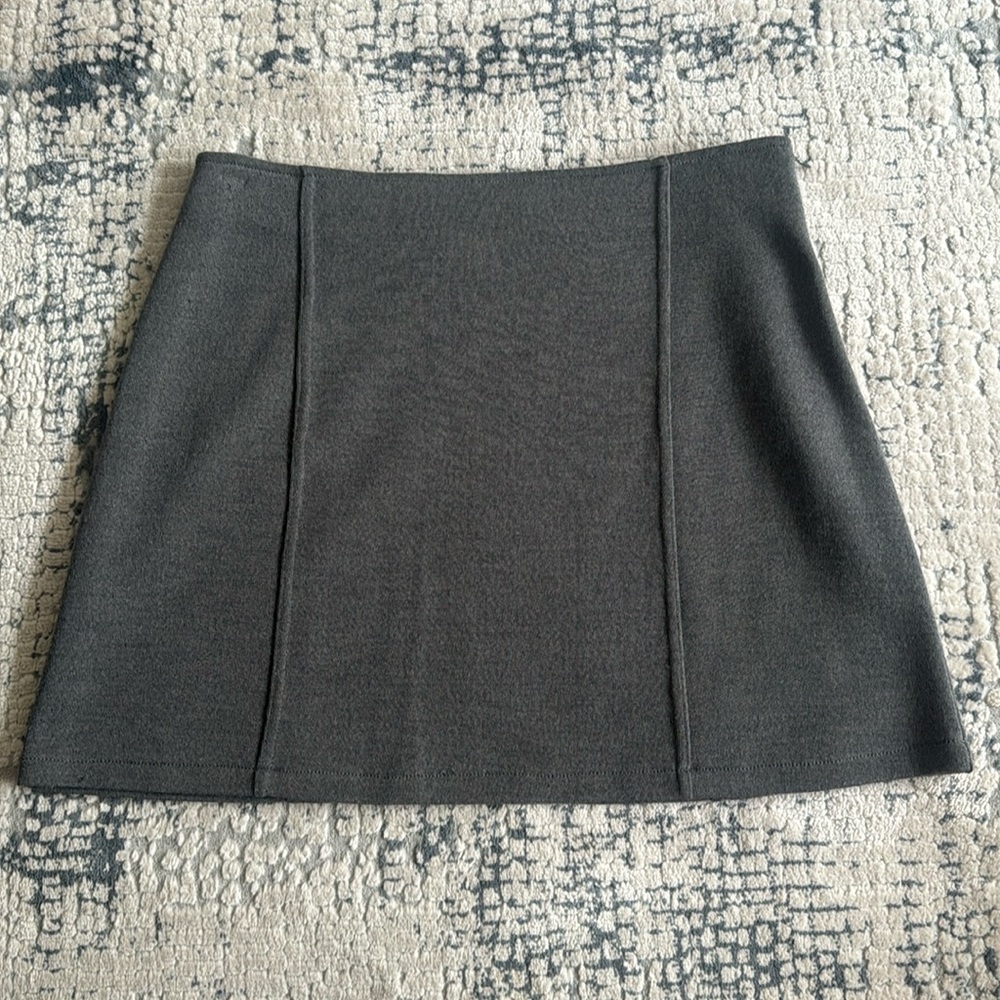 Miu Miu large A-line gray knit wool short skirt. Made in Italy.